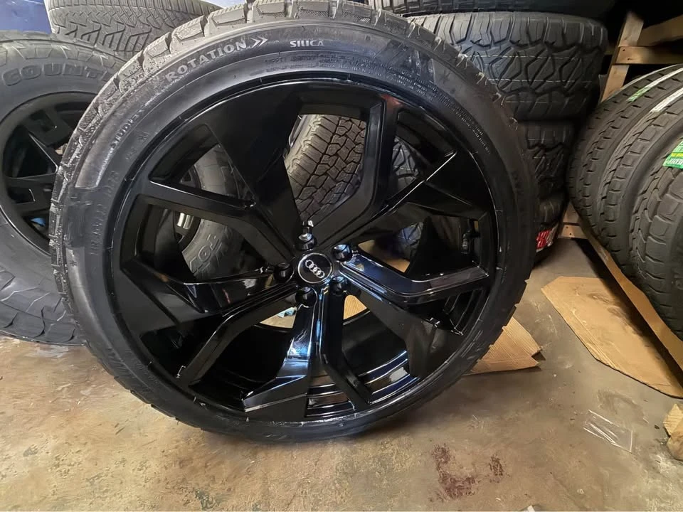 Audi Q8 - Image 3 of 3