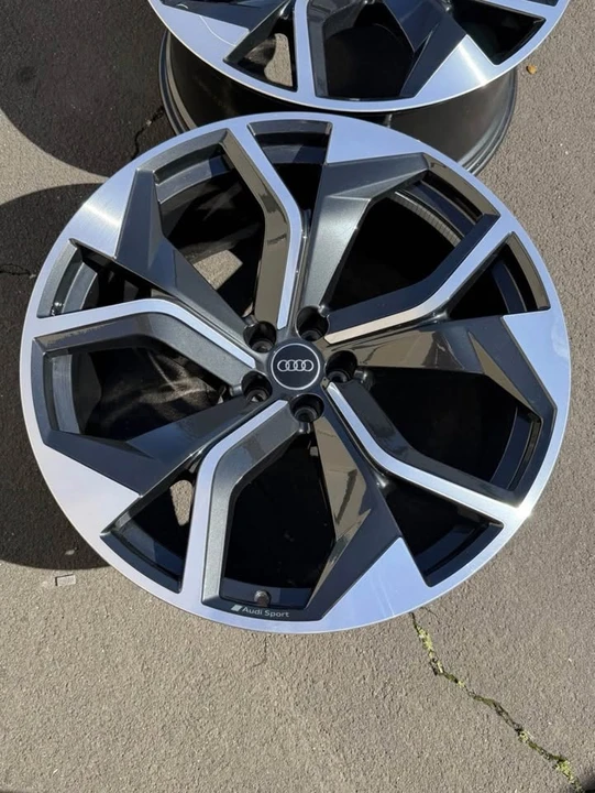 Audi RS Q8 - Image 2 of 6