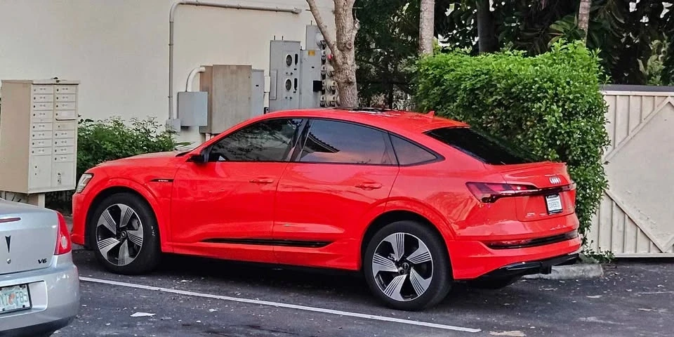 Audi e-tron - Image 7 of 10