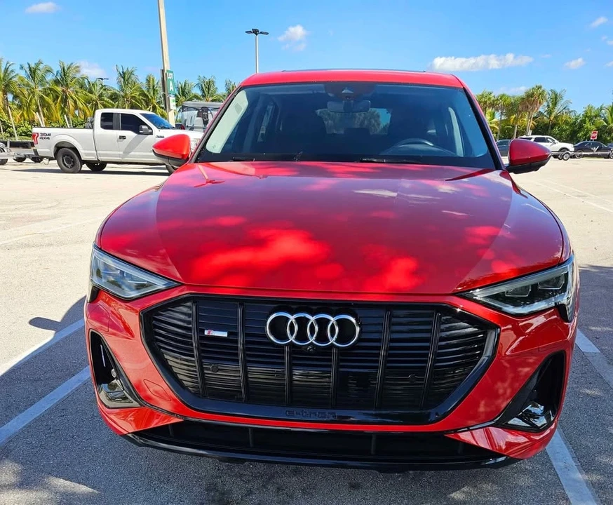 Audi e-tron - Image 2 of 10