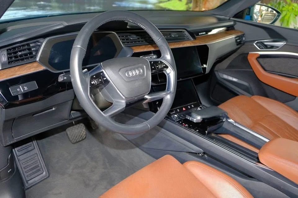 2019 Audi e-tron - Image 7 of 8