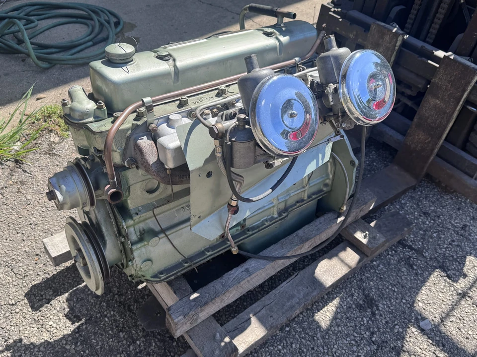 Parts & Memorabilia Engines - Image 3 of 30