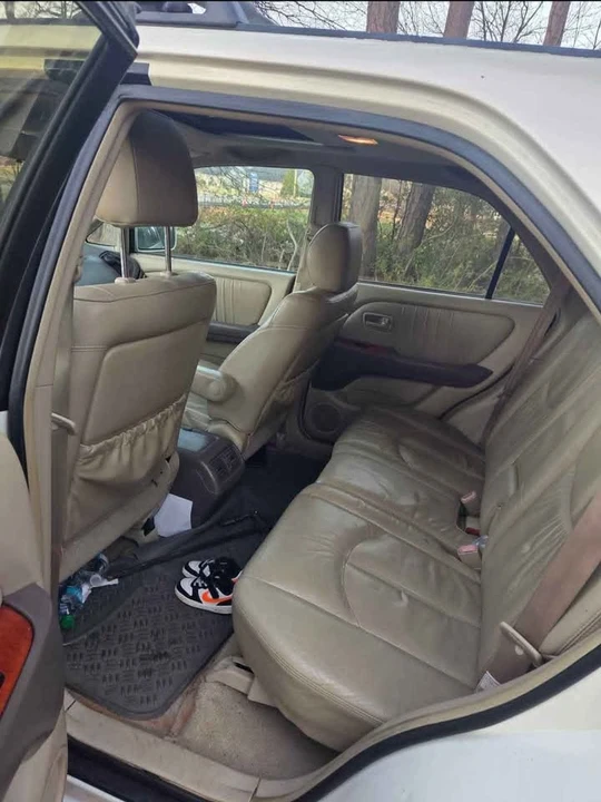 2000 Lexus RX 1st Gen - Image 4 of 4