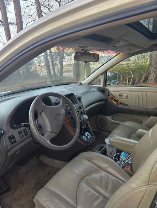 2000 Lexus RX 1st Gen - Image 3 of 4