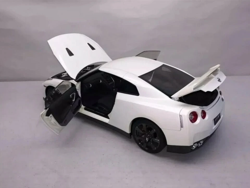 Parts & Memorabilia Scale Models - Image 2 of 2