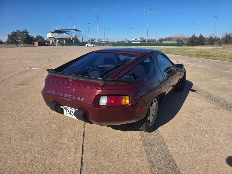 1983 Porsche 928 S - Image 9 of 31