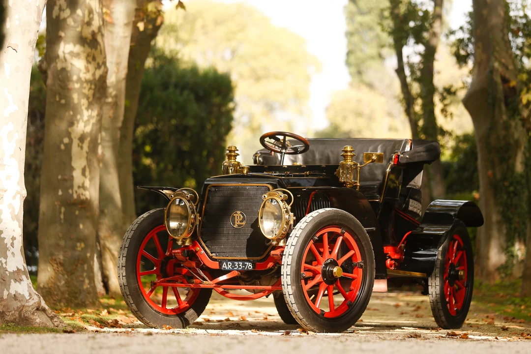 Panhard - Image 4 of 27