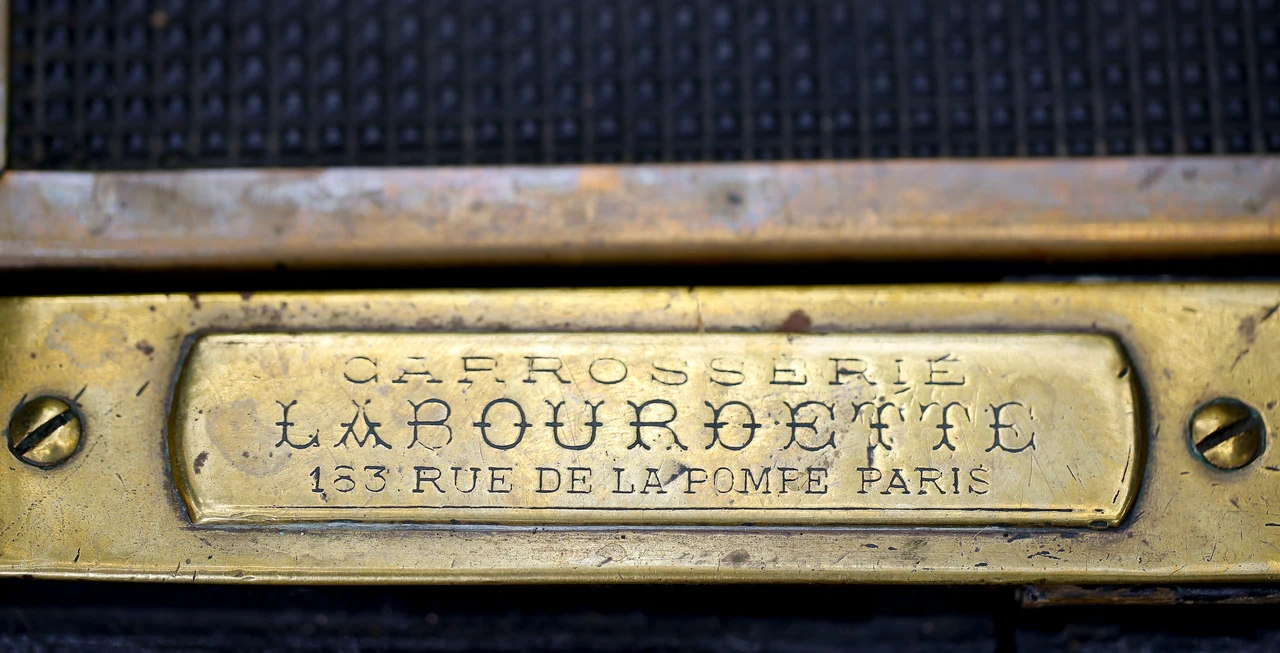 Panhard - Image 11 of 27