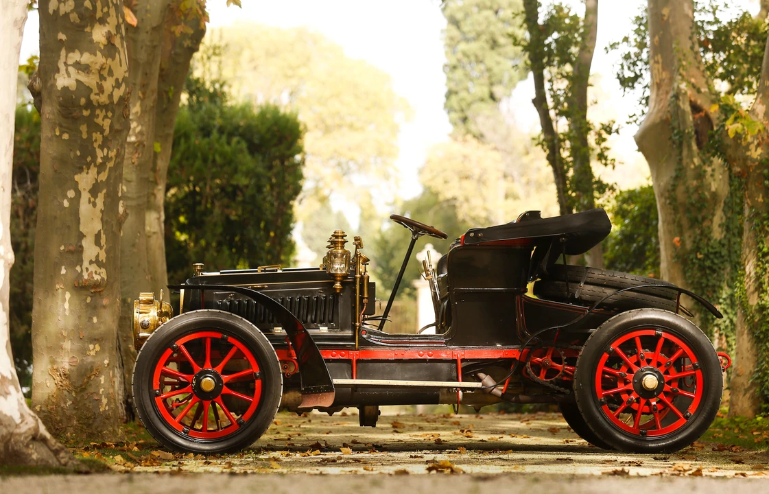 Panhard - Image 2 of 27