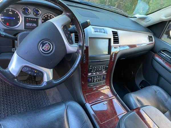 2011 Cadillac Escalade & EXT 3rd Gen - Image 4 of 12