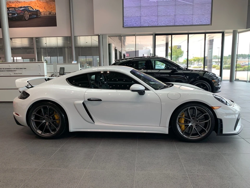 2020 Porsche 718 Cayman GT4 - Image 14 of 19