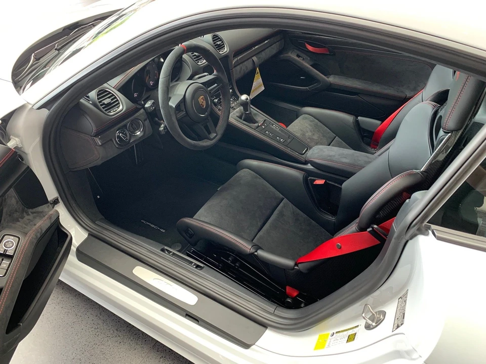 2020 Porsche 718 Cayman GT4 - Image 8 of 19
