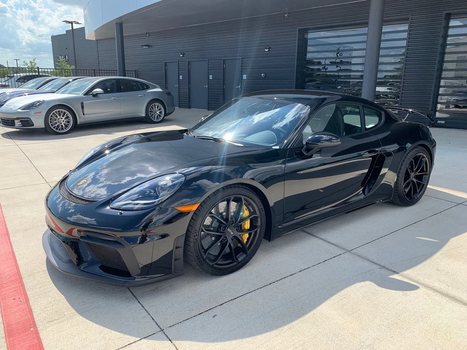 2020 Porsche 718 Cayman GT4 - Image 4 of 15