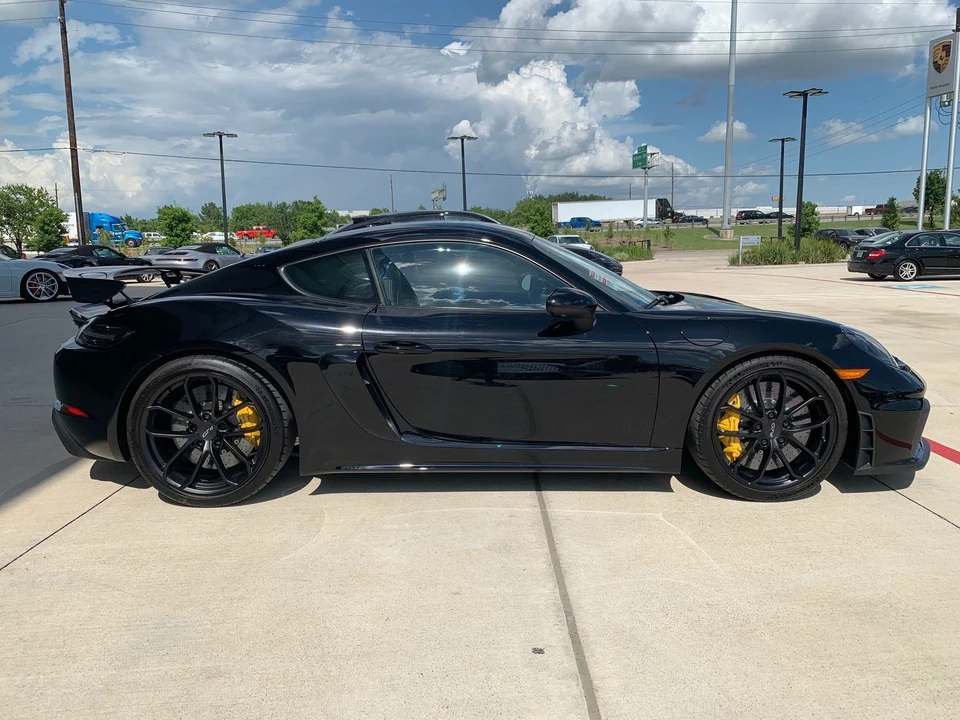 2020 Porsche 718 Cayman GT4 - Image 7 of 15