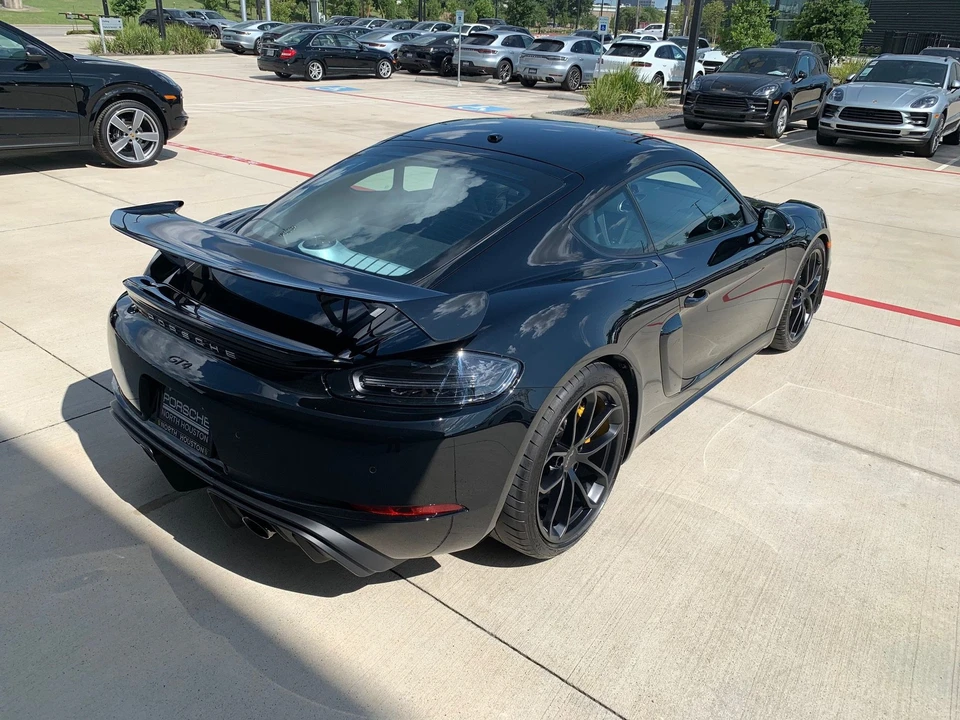 2020 Porsche 718 Cayman GT4 - Image 8 of 15