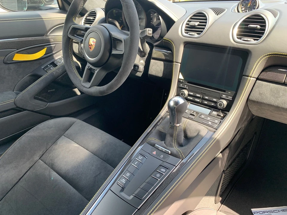 2020 Porsche 718 Cayman GT4 - Image 13 of 15