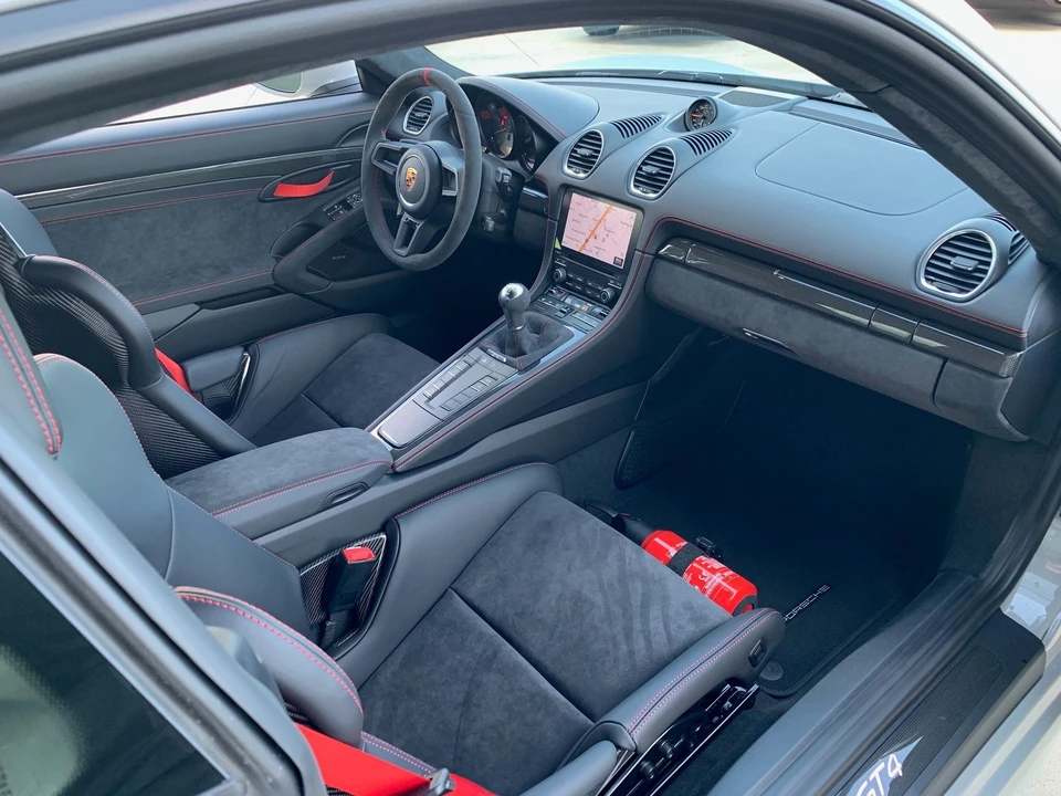 2020 Porsche 718 Cayman GT4 - Image 14 of 15