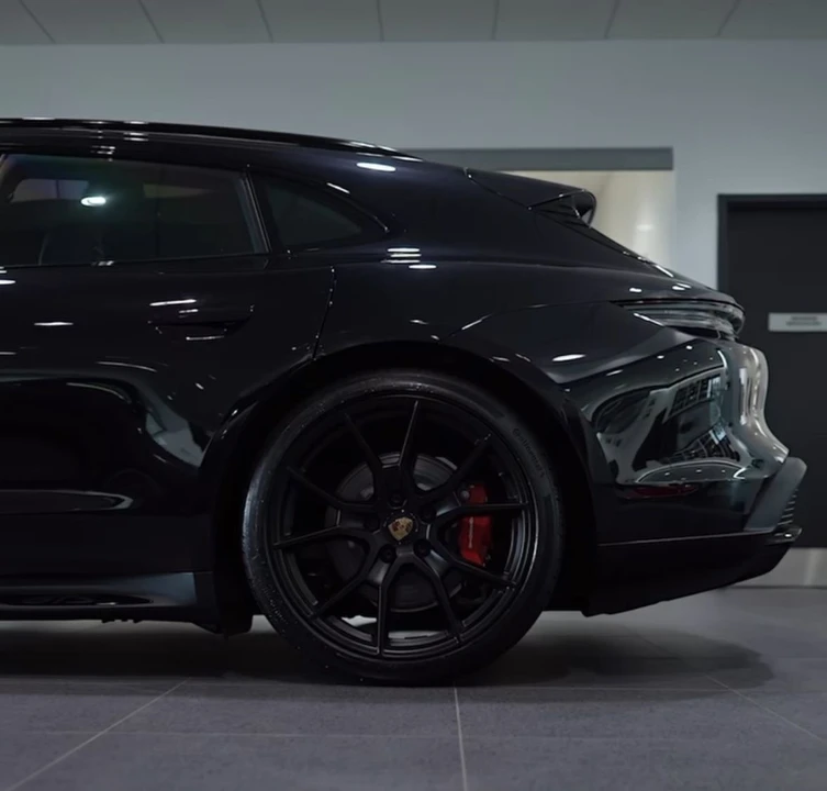 2023 Porsche Taycan GTS - Image 4 of 5