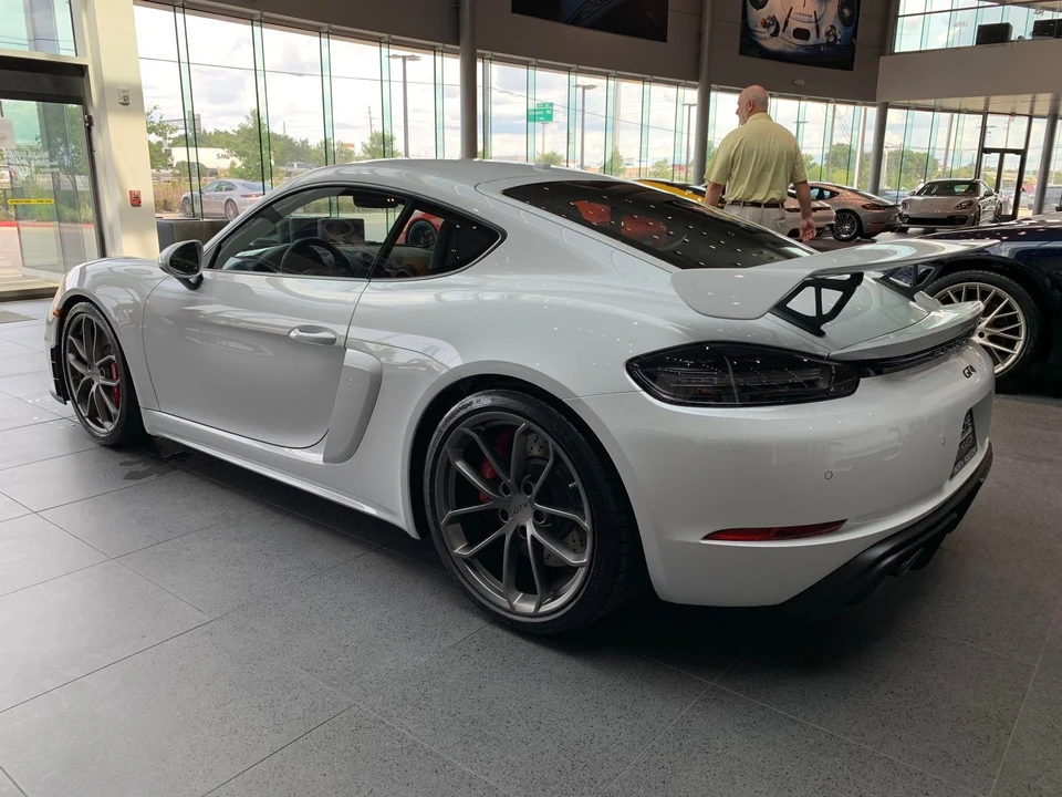 2020 Porsche 718 Cayman GT4 - Image 6 of 11