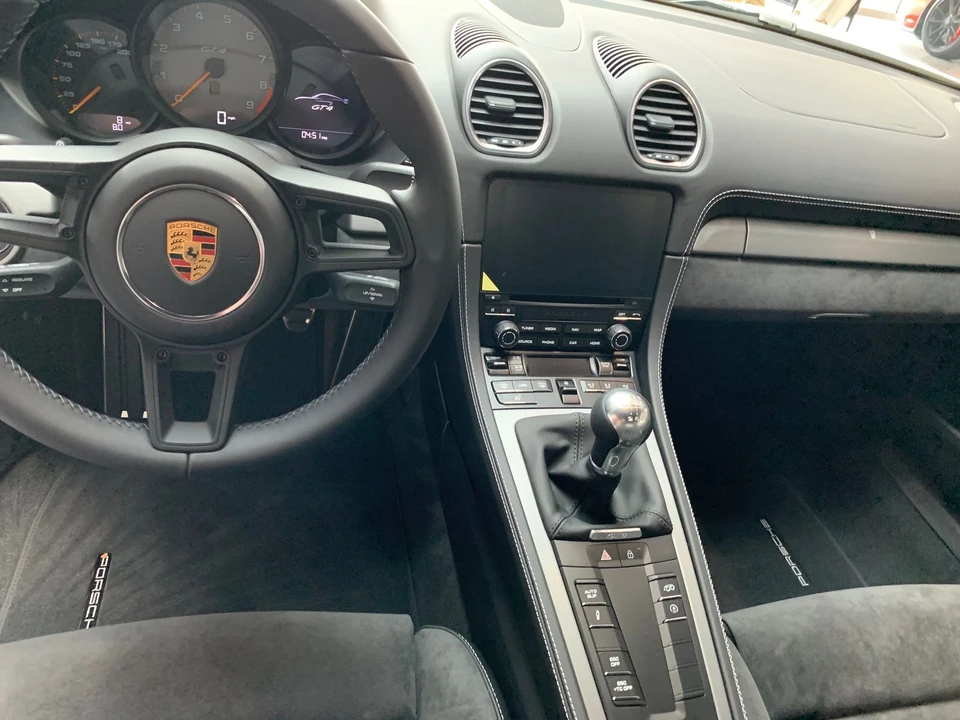 2020 Porsche 718 Cayman GT4 - Image 10 of 11