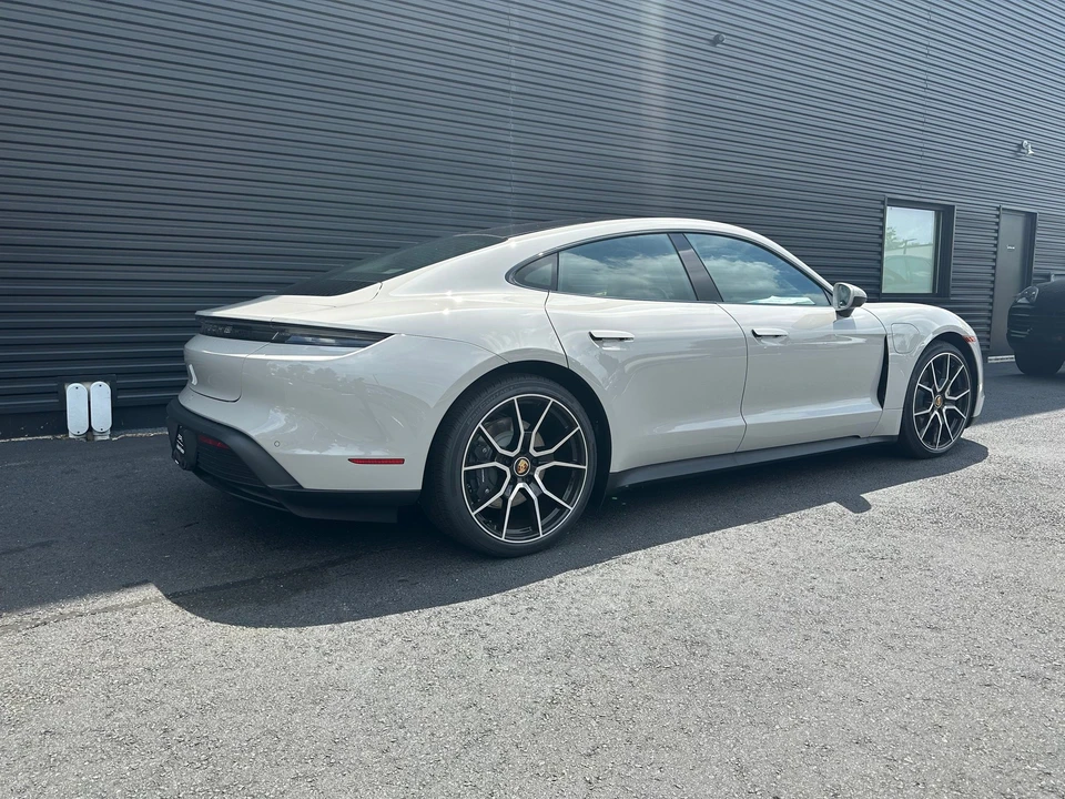 2023 Porsche Taycan - Image 9 of 11