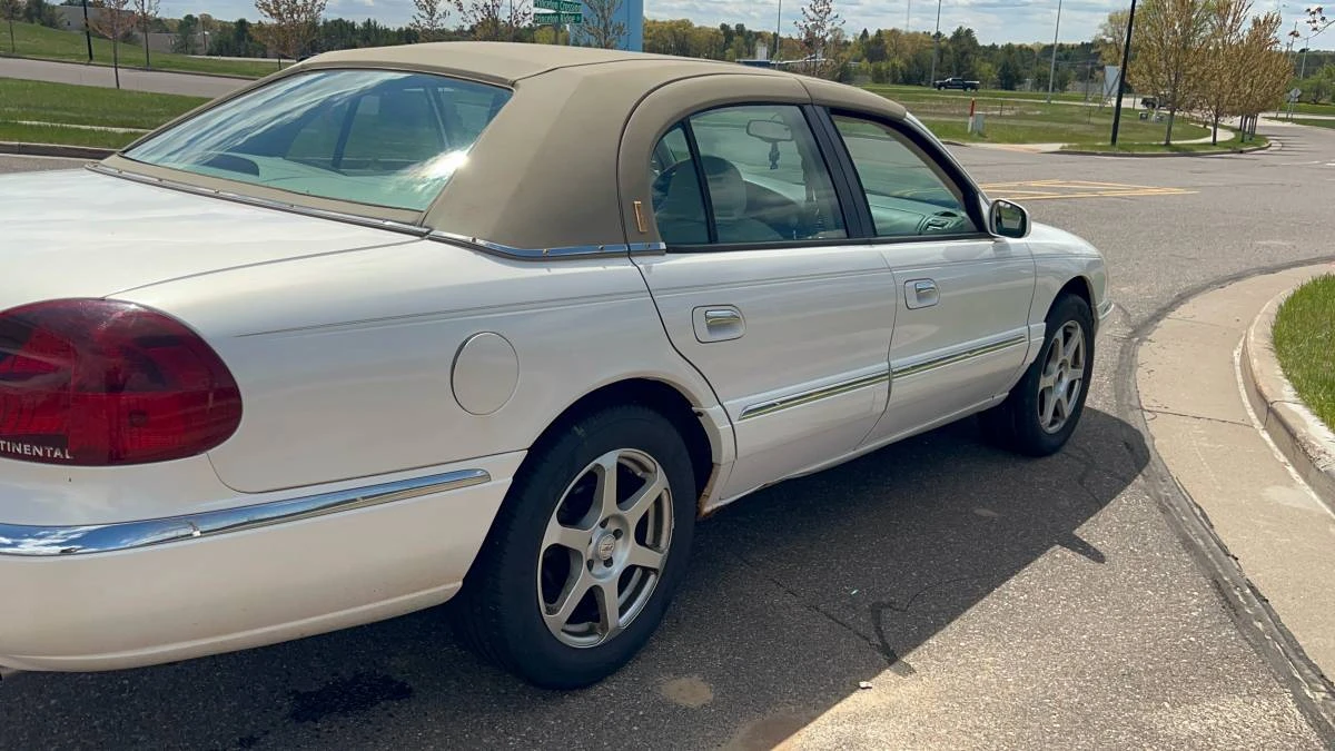 2001 Lincoln Continental 9th Gen - Image 3 of 4