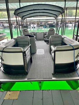 2021 Bentley Admiral Elite Tritoon