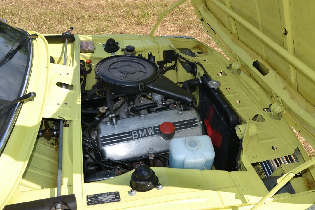 2002 BMW 2002 - Image 9 of 10