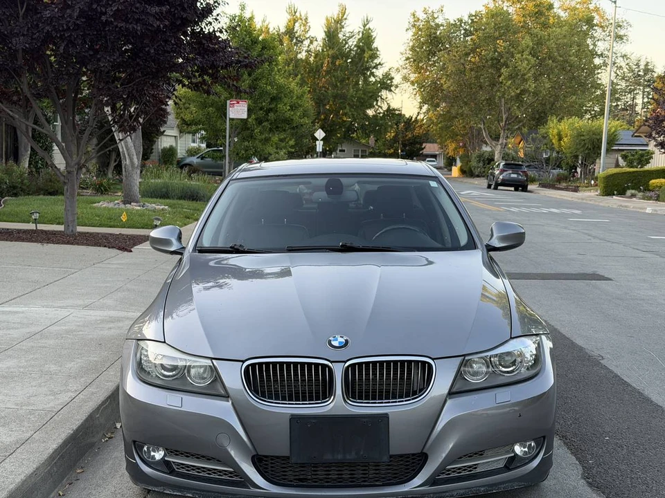 2009 BMW E90 3 Series Sedan - Image 6 of 10