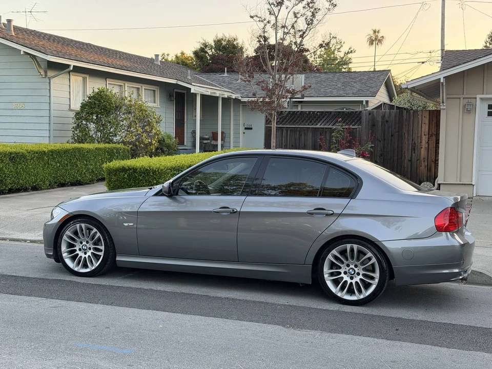 2009 BMW E90 3 Series Sedan - Image 4 of 10