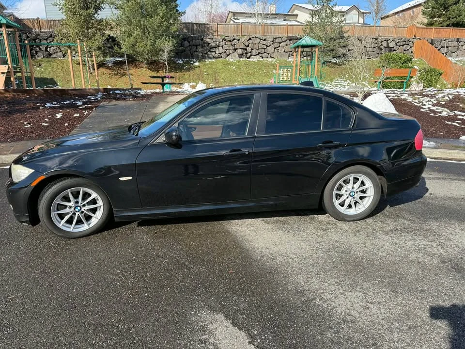 2010 BMW E90 3 Series Sedan - Image 6 of 10