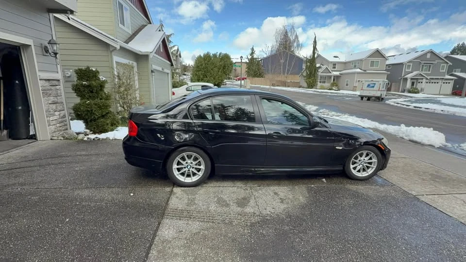2010 BMW E90 3 Series Sedan - Image 2 of 10