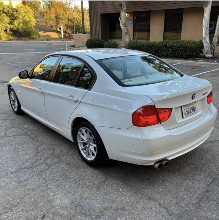 2010 BMW E90 3 Series Sedan - Image 6 of 11