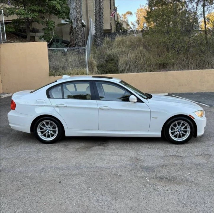 2010 BMW E90 3 Series Sedan - Image 7 of 11