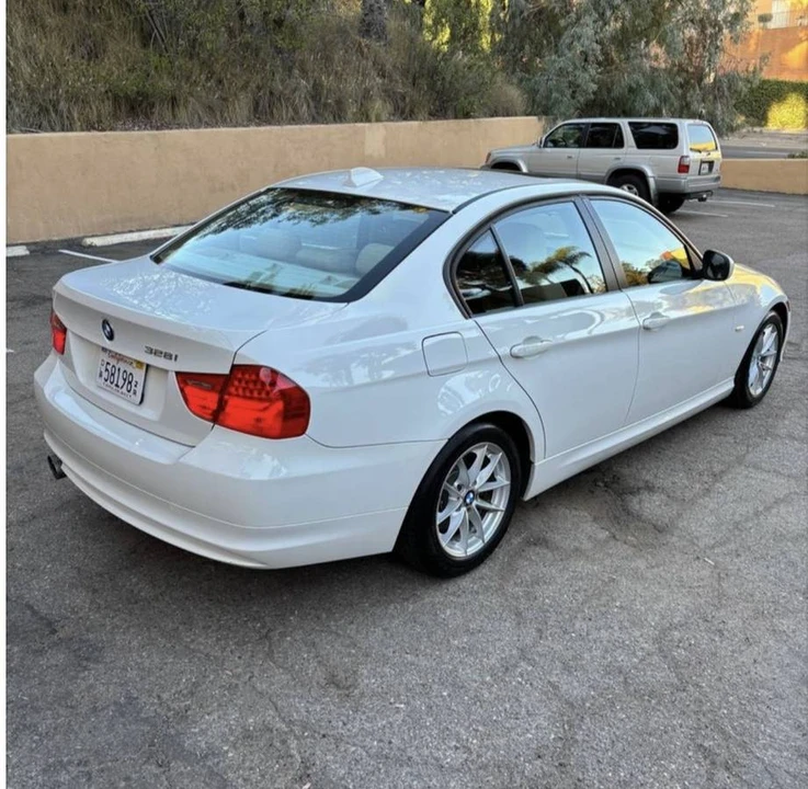 2010 BMW E90 3 Series Sedan - Image 5 of 11