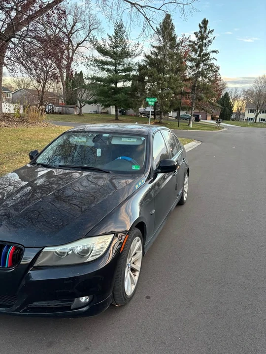 2011 BMW E90 3 Series Sedan - Image 4 of 9