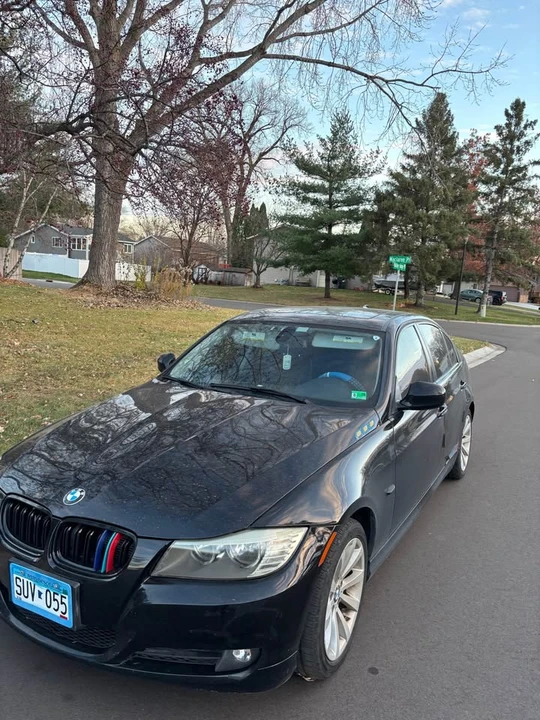2011 BMW E90 3 Series Sedan - Image 2 of 9