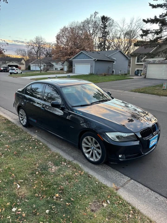 2011 BMW E90 3 Series Sedan - Image 3 of 9