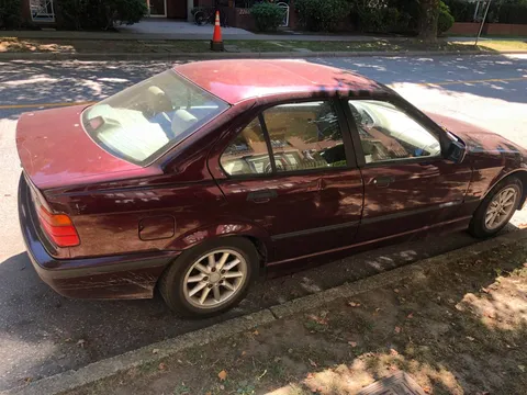 1998 BMW 318i Sedan