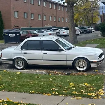 BMW 318i E30 Sedan