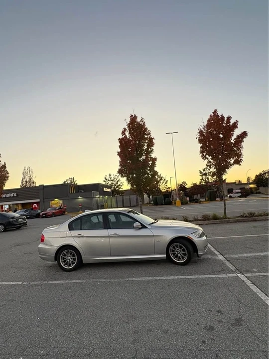 2010 BMW E90 3 Series Sedan - Image 4 of 6