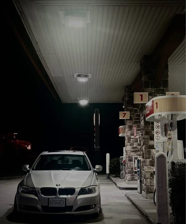 2010 BMW E90 3 Series Sedan - Image 2 of 6