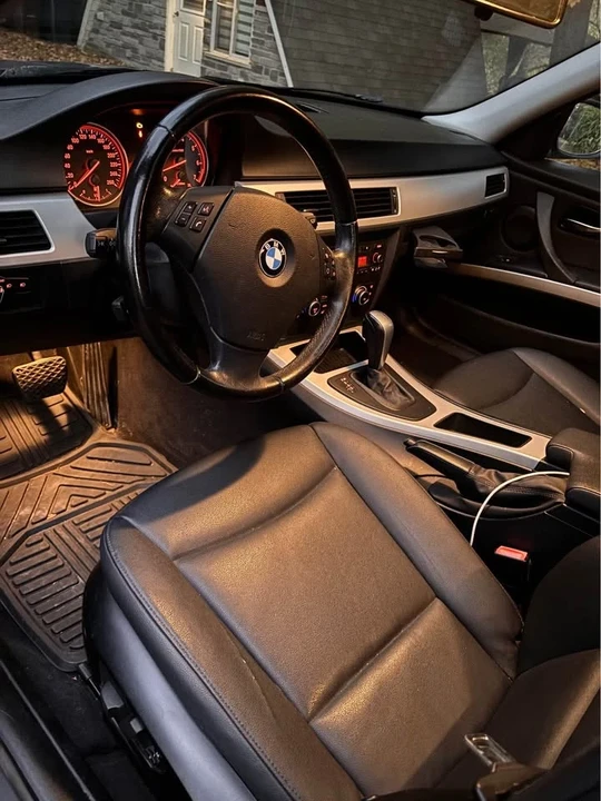 2011 BMW E90 3 Series Sedan - Image 4 of 4
