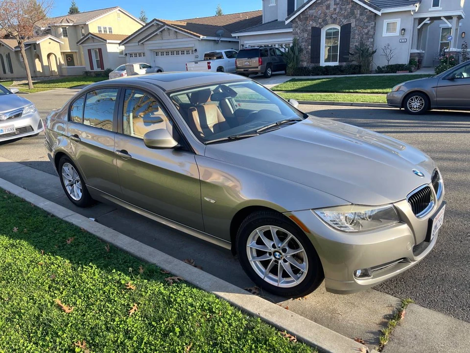 2010 BMW E90 3 Series Sedan - Image 2 of 7