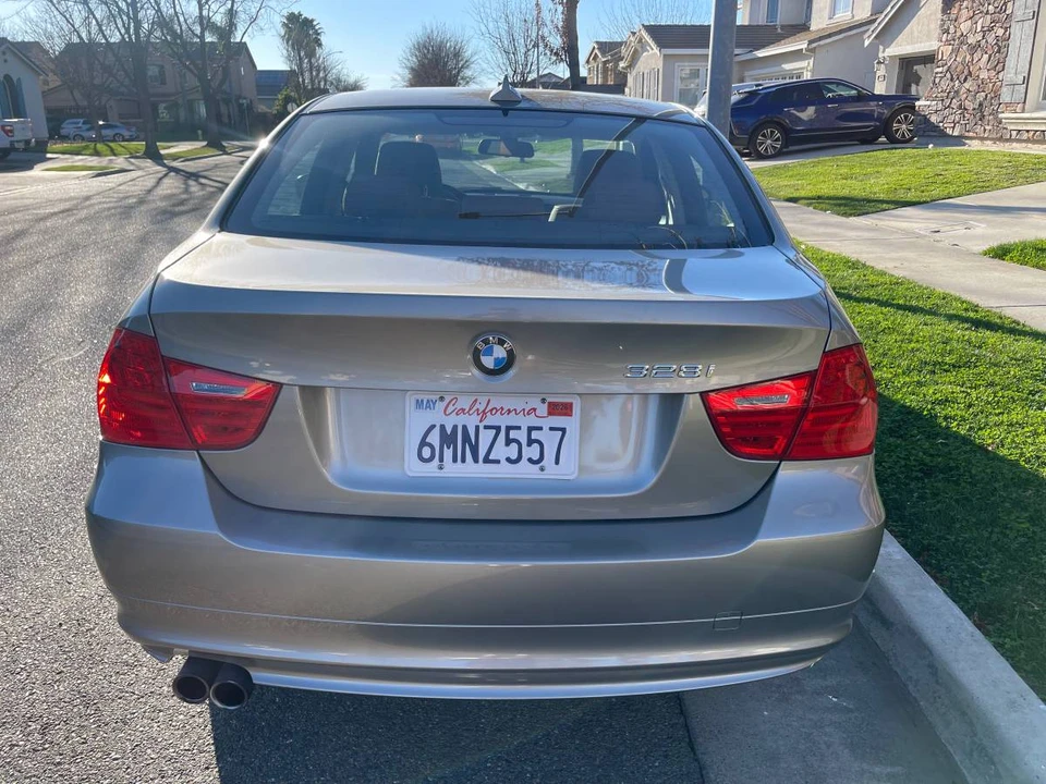 2010 BMW E90 3 Series Sedan - Image 4 of 7