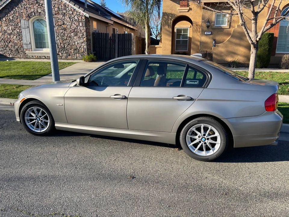 2010 BMW E90 3 Series Sedan - Image 5 of 7