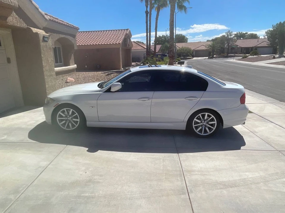 2010 BMW E90 3 Series Sedan - Image 2 of 5