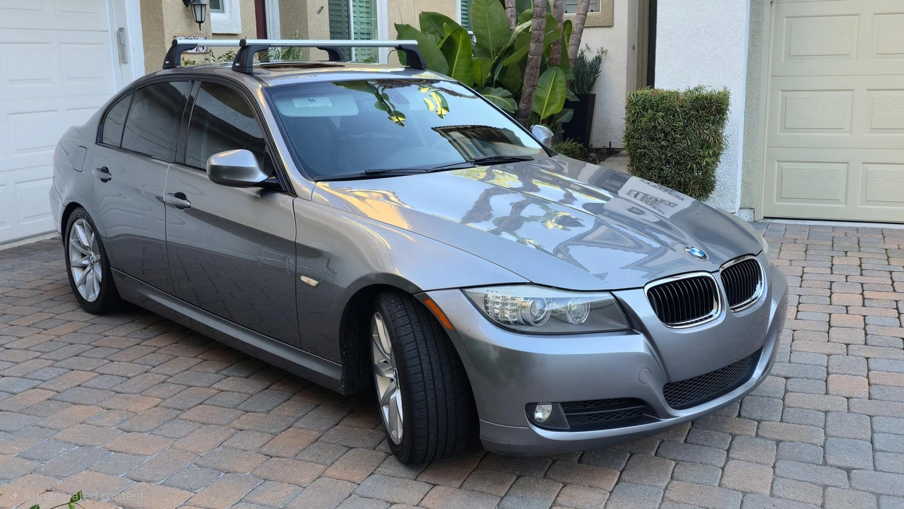 2011 BMW E90 3 Series Sedan - Image 5 of 8