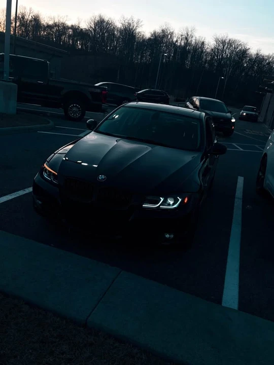 2011 BMW E90 3 Series Sedan - Image 2 of 7