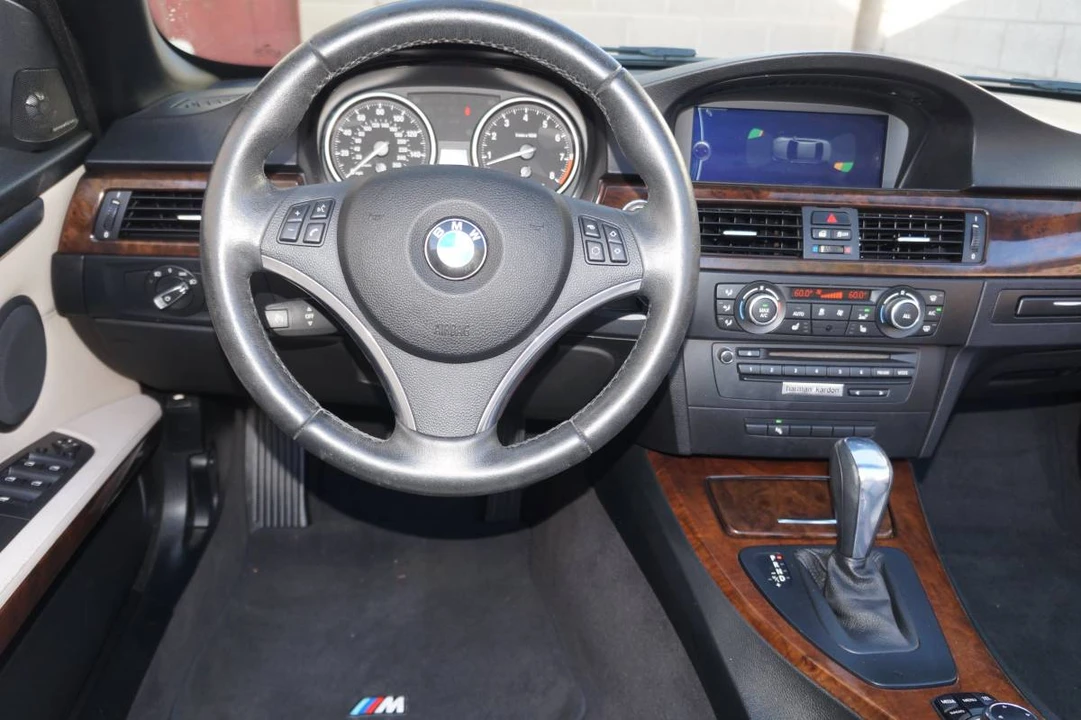2013 BMW E93 3 Series Convertible - Image 11 of 24
